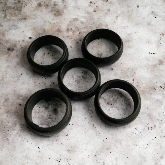 (5) Silicone Rings Size 8 Black - Picture 1 of 3
